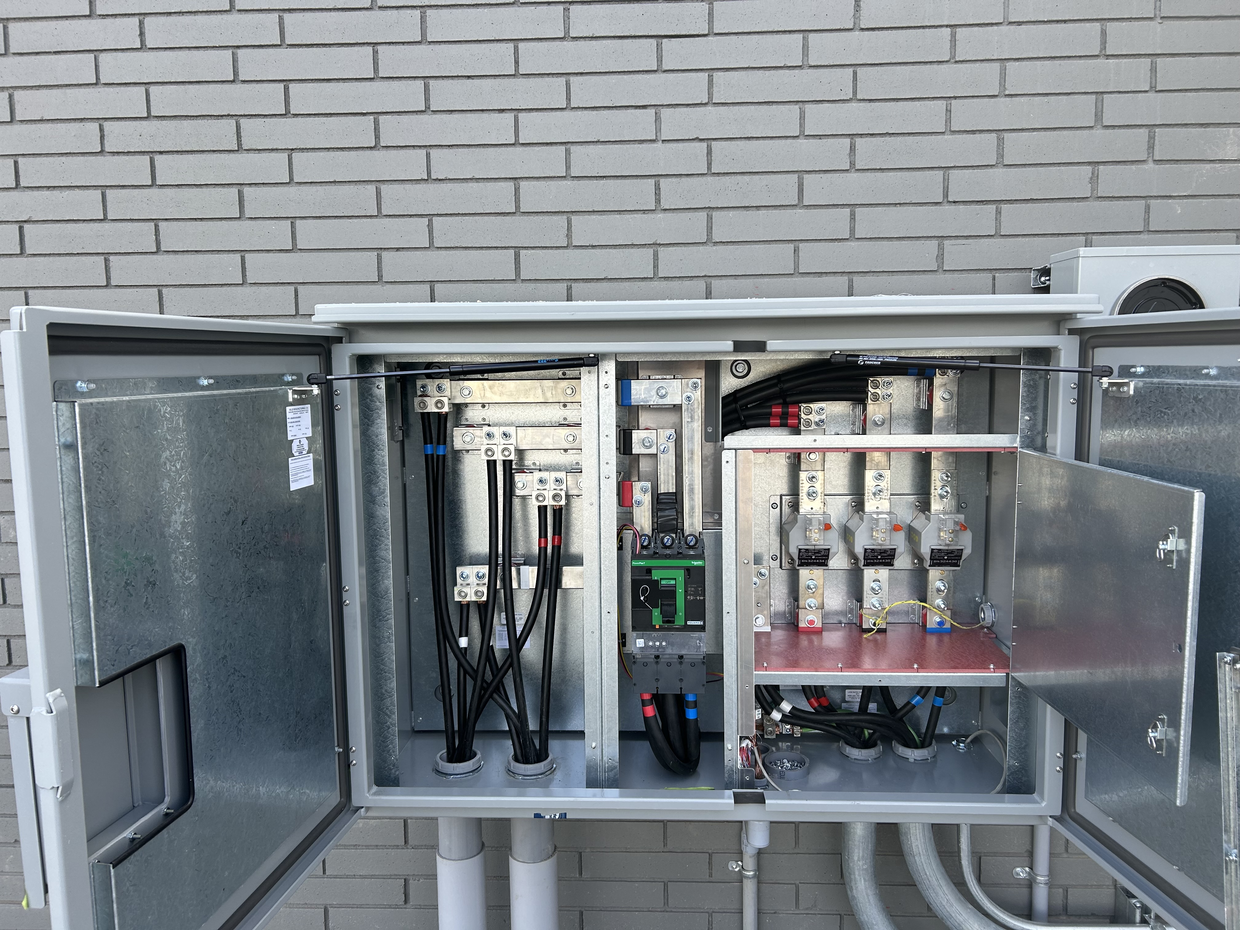 Outdoor commercial electrical switchgear enclosure with breakers and busbars